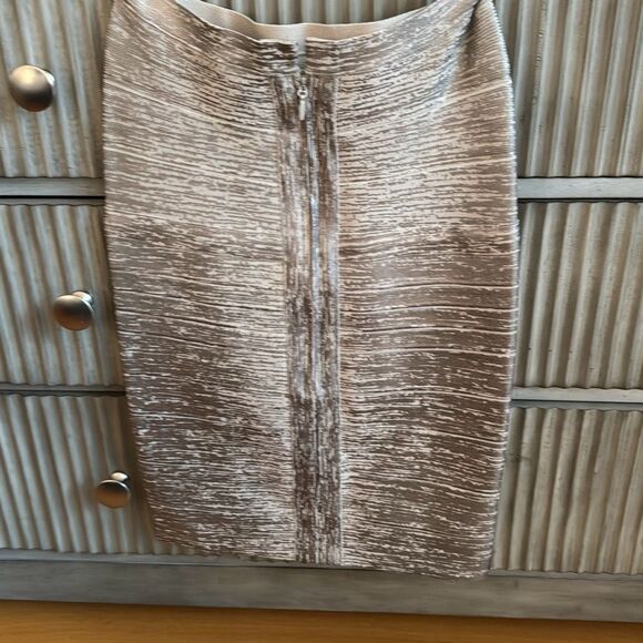 Herve Leger Arlis Bandage Skirt in Platinum Foil Size Small - Picture 8 of 11